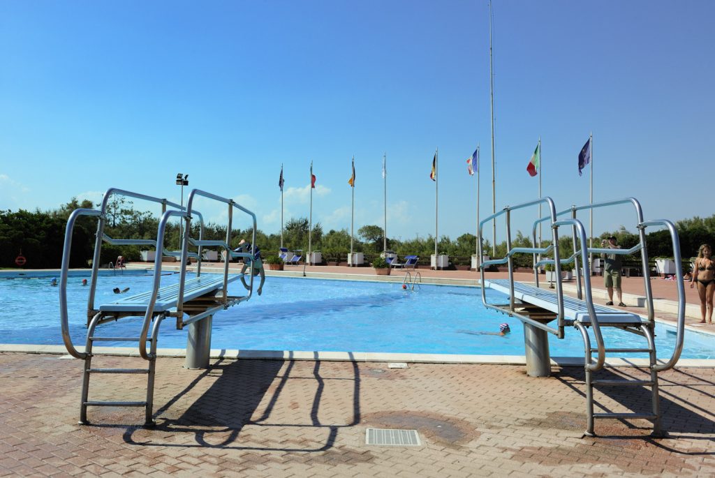 Swimming pool at Al Parco residence – relaxing holiday accommodation in Rosolina Mare