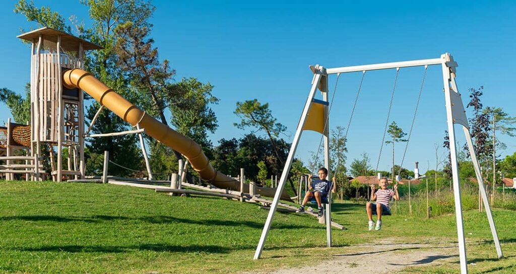 Spielplatz Albarellaland mit viel Grün